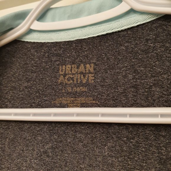 Activewear jacket with thumbholes - Picture 8 of 8